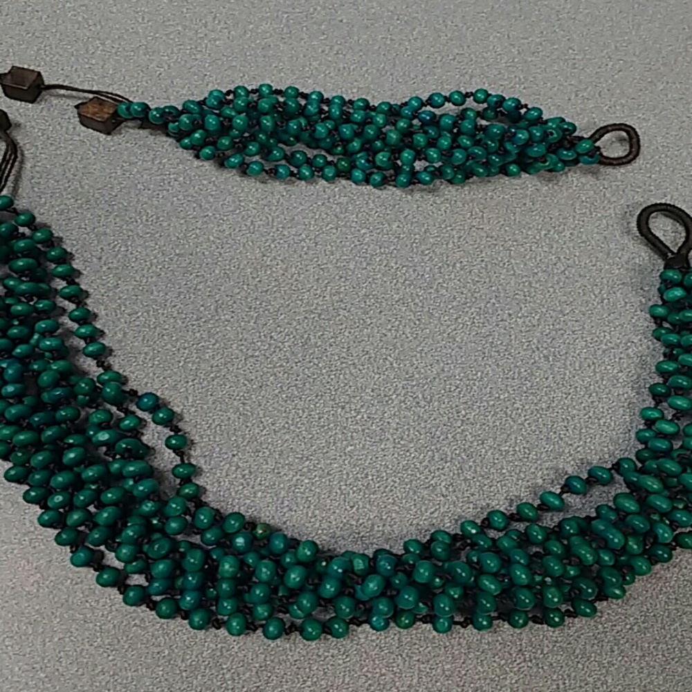 Blue necklace and bracelet set